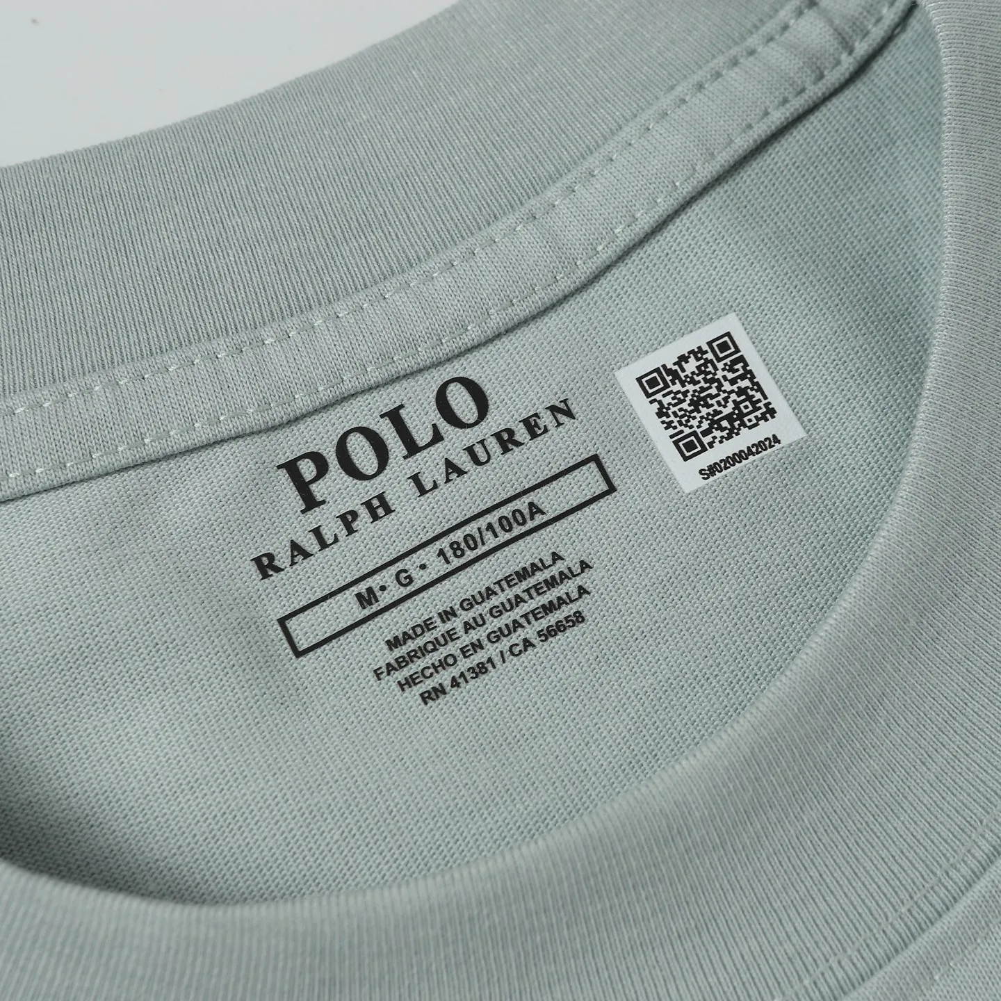 P130 Style number: A001 Brand reputation: Ralph Lauren is an internationally renowned high-end fashion brand, representing quality, style and status. Wearing its short sleeves can highlight consumers' taste and identity. Classic design: The brand has unique and enduring classic design elements, such as the polo logo, iconic color combinations, etc., which are both fashionable and recognizable. High-quality fabric: Made of double yarn 280g fabric, usually made of high-quality cotton fabric, which is soft, breathable, and sweat-absorbent, comfortable to wear, and suitable for various occasions and seasons. Exquisite craftsmanship: Pay attention to detail processing and production technology, neat stitching, and tailoring to ensure the durability and beauty of the clothing. Diversified styles: covering a variety of styles from casual to formal, simple to gorgeous, meeting the individual needs and wearing scenarios of different consumers. Strong matchability: Can be matched with a variety of bottoms, jackets and accessories to easily create a variety of different fashion looks. Inheritance and innovation: While maintaining the traditional charm of the brand, we constantly innovate designs and incorporate new fashion elements to keep our products attractive. Brand values: The American lifestyle and positive values ​​conveyed by Ralph Lauren are also recognized and yearned for by consumers. Color: Black White Gray Blue White Blue Red Pink Sky Blue Bean Green Burgundy Complete Sizes: S, M, L, XL,